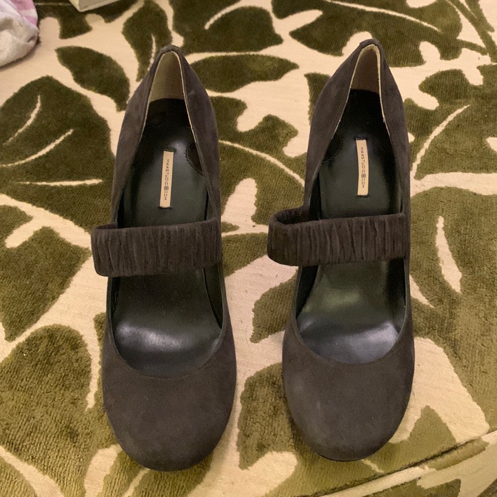 Max Studio brown suede pumps. Stretch strap. Size 5.5. Great condition!